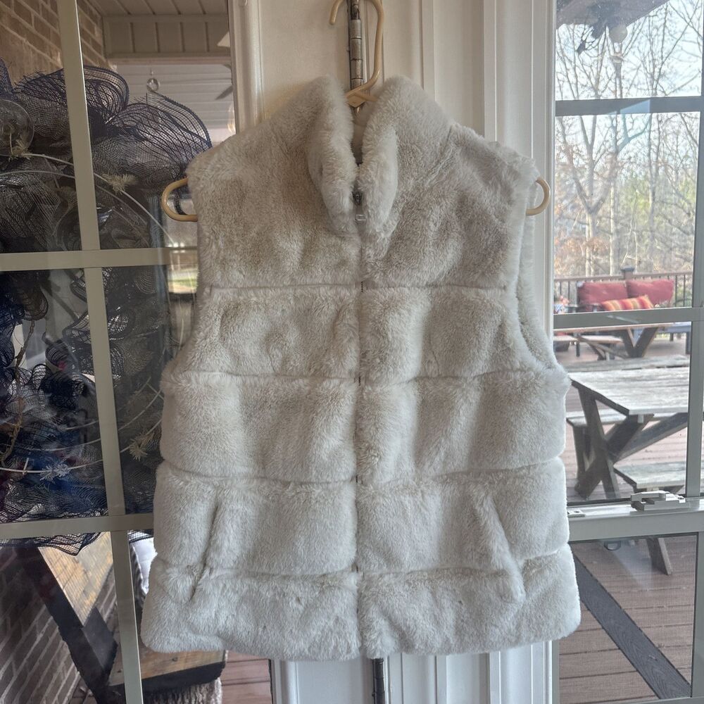 NWOT Love Token Vince Faux Fur Ivory Vest- Medium